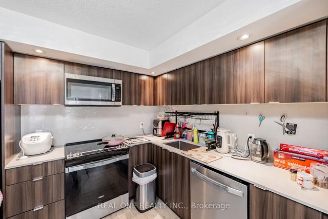 601 - 10 Eva Rd, Condo with 3 bedrooms, 2 bathrooms and 1 parking in Toronto ON | Image 4
