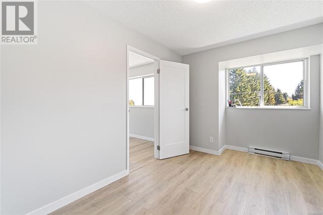 Den or add wardrobe and is 3rd bedroom | Image 13