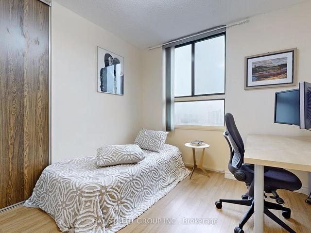 1410 - 177 Linus Rd, Condo with 2 bedrooms, 2 bathrooms and 1 parking in Toronto ON | Image 6