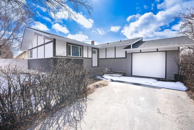 102 Armstrong Crescent Se, House detached with 5 bedrooms, 3 bathrooms and 4 parking in Calgary AB | Card Image