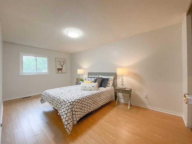95 Homedale Dr, House semidetached with 3 bedrooms, 3 bathrooms and 3 parking in Toronto ON | Image 2