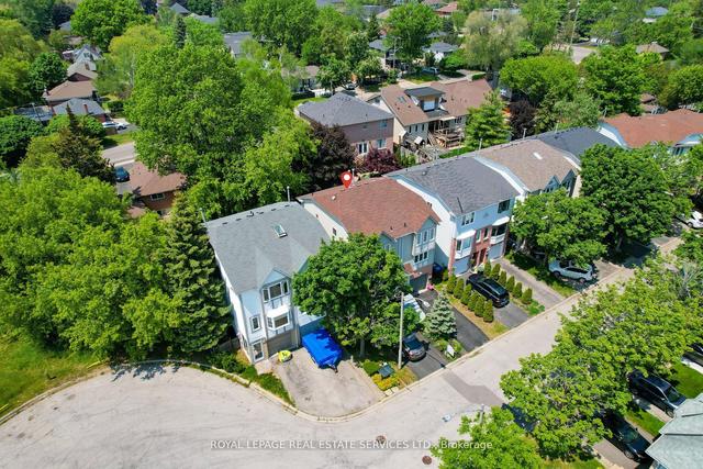 1301 Woodhill Crt, House semidetached with 3 bedrooms, 2 bathrooms and 2.5 parking in Mississauga ON | Image 21