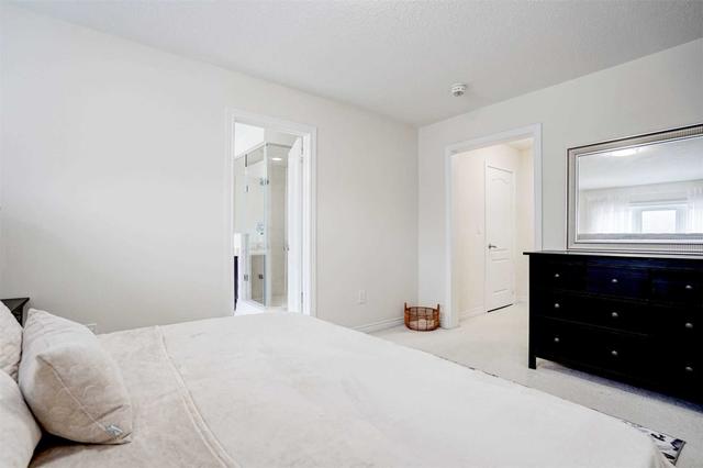 25 Collier Cres, House attached with 3 bedrooms, 4 bathrooms and 3 parking in Markham ON | Image 15