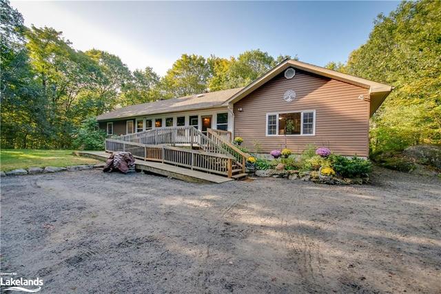 1255 Falkenburg Road, House detached with 3 bedrooms, 2 bathrooms and 20 parking in Muskoka Lakes ON | Image 1