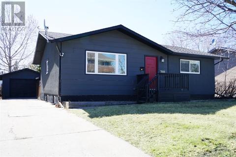 7818 Patterson Drive, House detached with 3 bedrooms, 2 bathrooms and 3 parking in Grande Prairie AB | Card Image