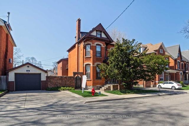 78 Ontario Ave, House detached with 6 bedrooms, 4 bathrooms and 3 parking in Hamilton ON | Image 1