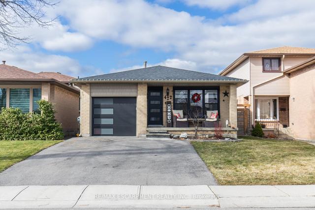 422 Templemead Dr, House detached with 3 bedrooms, 2 bathrooms and 5 parking in Hamilton ON | Image 1
