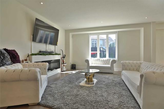 18 Ascoli Dr, House detached with 4 bedrooms, 4 bathrooms and 4 parking in Hamilton ON | Image 2
