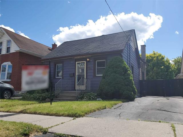 324 French St, House detached with 3 bedrooms, 2 bathrooms and 2 parking in Oshawa ON | Card Image