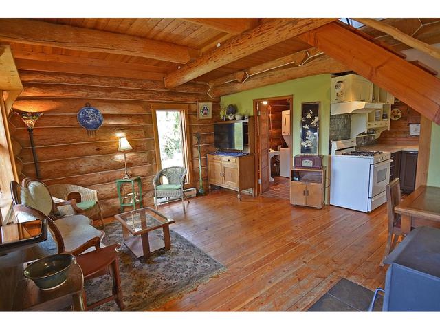 8907 Martens Road, House detached with 3 bedrooms, 2 bathrooms and null parking in Central Kootenay H BC | Image 16