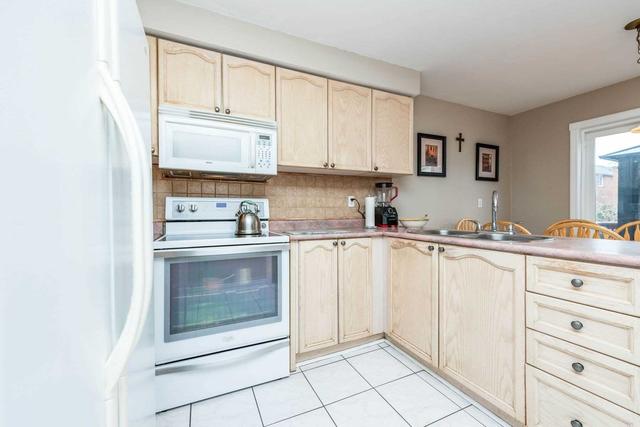 45 Ravenscliffe Crt, House detached with 3 bedrooms, 4 bathrooms and 4 parking in Brampton ON | Image 4