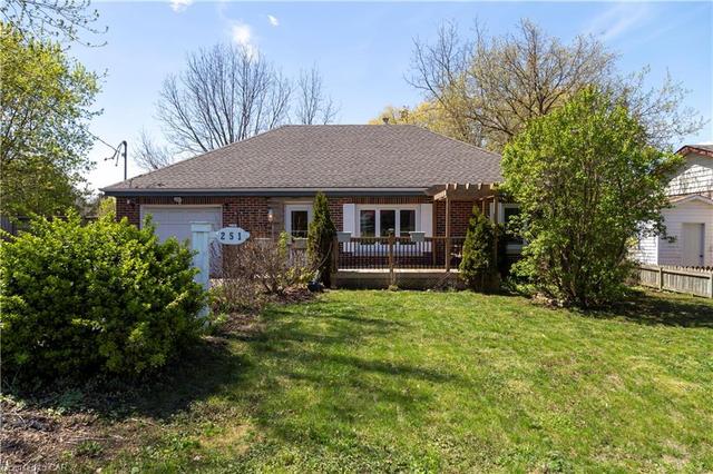 251 Blair Road, House detached with 3 bedrooms, 1 bathrooms and 5 parking in Cambridge ON | Image 1