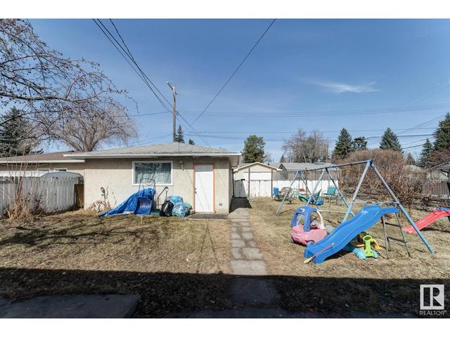 10560 52 Av Nw, House detached with 6 bedrooms, 2 bathrooms and null parking in Edmonton AB | Image 6