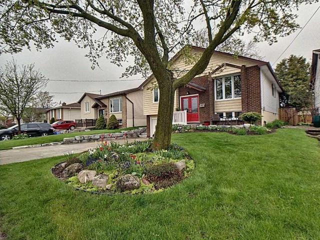 282 Highridge Ave, House detached with 3 bedrooms, 2 bathrooms and 4 parking in Hamilton ON | Image 2