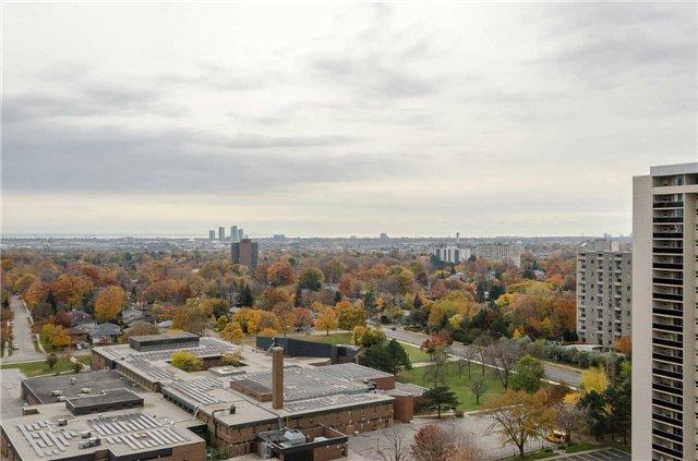 2010 - 812 Burnhamthorpe Rd, Condo with 3 bedrooms, 2 bathrooms and 1 parking in Toronto ON | Image 8