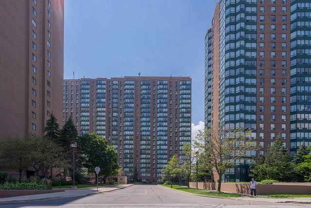 1013 - 155 Hillcrest Ave, Condo with 2 bedrooms, 2 bathrooms and 1 parking in Mississauga ON | Image 2