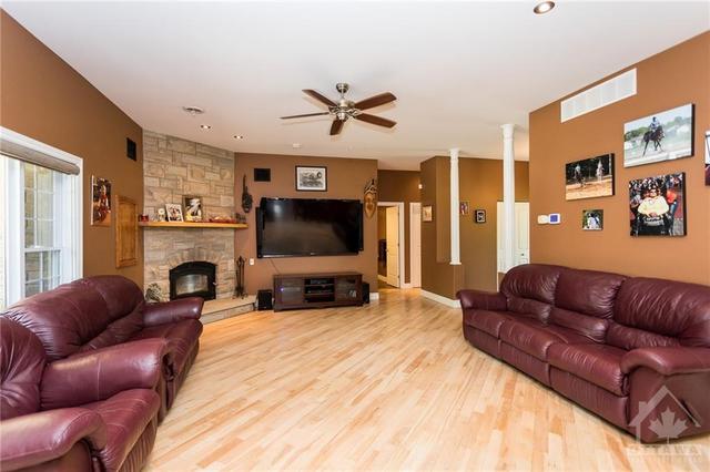 8464 Marionville Road, House detached with 4 bedrooms, 3 bathrooms and 20 parking in North Dundas ON | Image 8