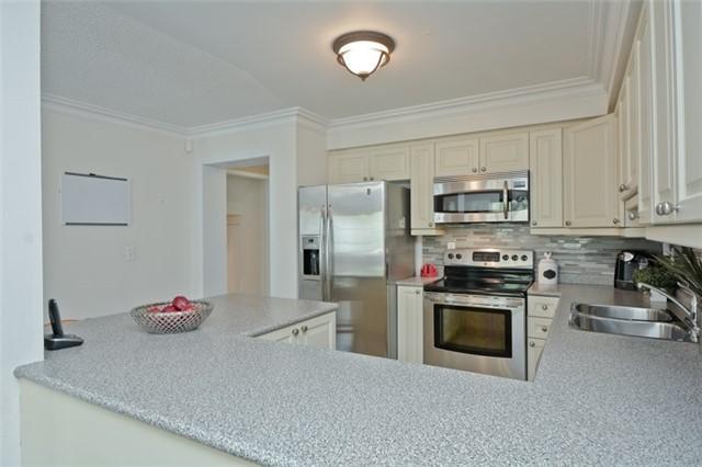 49 Tempo Way, House attached with 3 bedrooms, 3 bathrooms and 1 parking in Whitby ON | Image 11