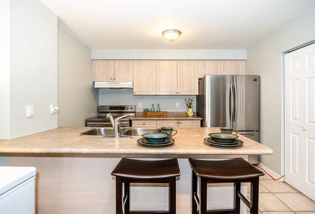 98 Aspen Springs Dr, Condo with 1 bedrooms, 1 bathrooms and 2 parking in Clarington ON | Image 2