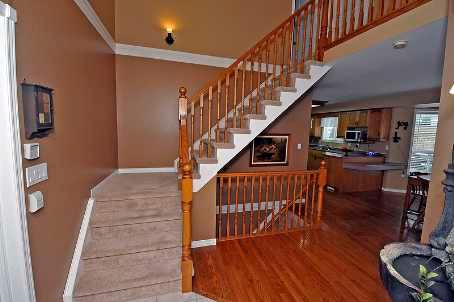 81 Pheasant Run Dr, House detached with 3 bedrooms, 3 bathrooms and 2 parking in Guelph ON | Image 2