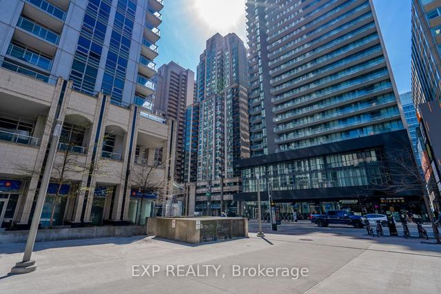 902 - 750 Bay St, Condo with 1 bedrooms, 1 bathrooms and 1 parking in Toronto ON | Image 12