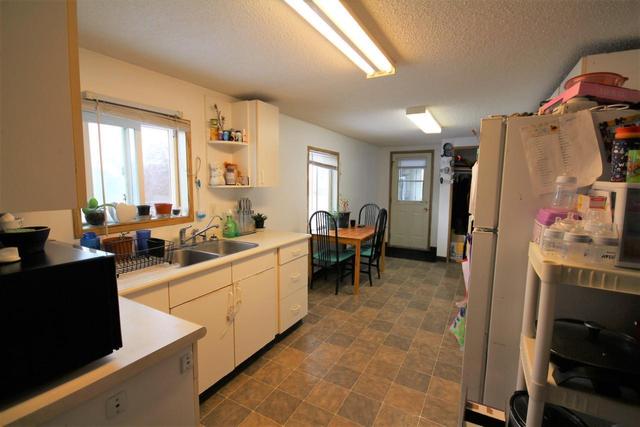 9616 14 Street, House detached with 2 bedrooms, 1 bathrooms and 2 parking in Dawson Creek BC | Image 4