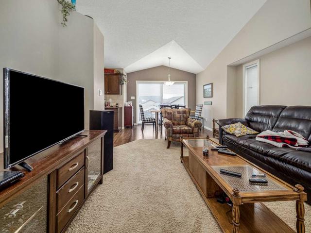 65 Dorothy Gentleman Crescent N, House detached with 4 bedrooms, 2 bathrooms and 2 parking in Lethbridge AB | Image 5