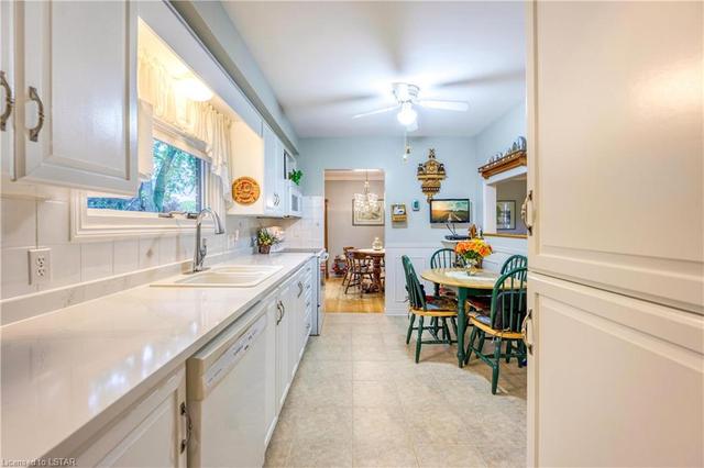 1095 Fairlane Avenue, House detached with 3 bedrooms, 2 bathrooms and 6 parking in Sarnia ON | Image 9