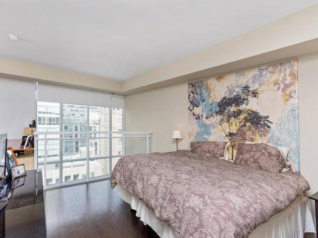 uph14 - 21 Nelson St, Condo with 1 bedrooms, 2 bathrooms and 1 parking in Toronto ON | Image 11