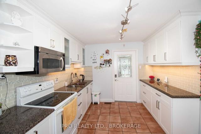 74 Seventeenth St, House detached with 2 bedrooms, 2 bathrooms and 6 parking in Toronto ON | Image 3