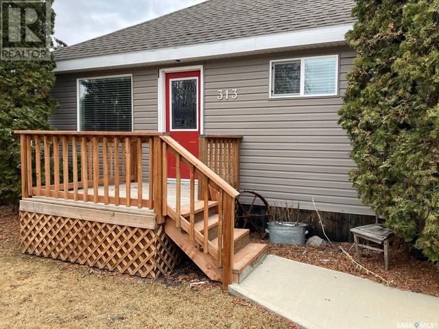 313 6th Avenue E, House detached with 2 bedrooms, 1 bathrooms and null parking in Nipawin SK | Image 3