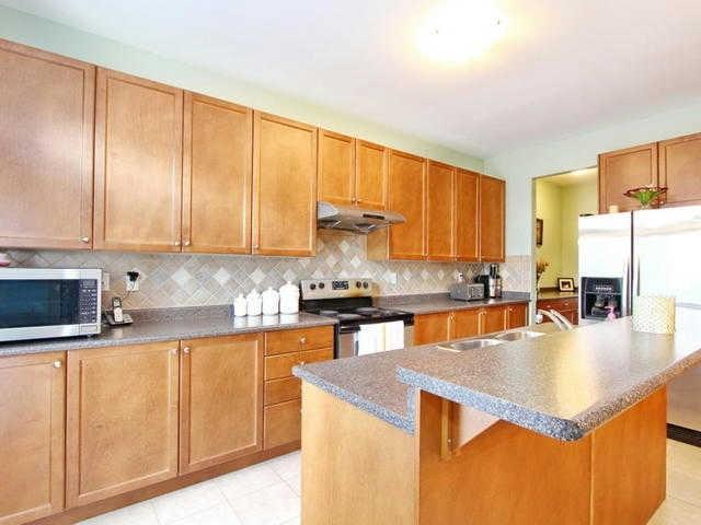 23 Moldovan Dr, House detached with 4 bedrooms, 3 bathrooms and 4 parking in Brampton ON | Image 5