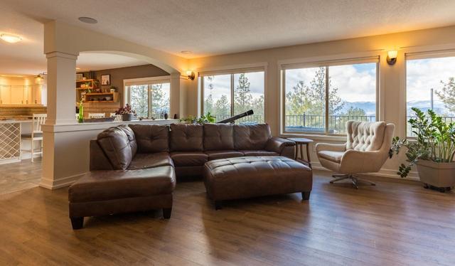 185 Peregrine Court, House detached with 2 bedrooms, 2 bathrooms and 3 parking in Okanagan Similkameen A BC | Image 9