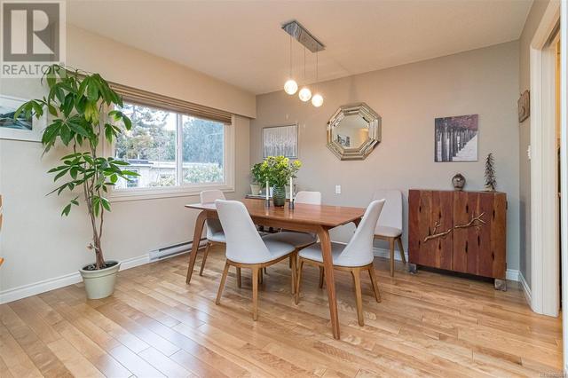 202 - 2340 Oak Bay Ave, Condo with 3 bedrooms, 2 bathrooms and 1 parking in Oak Bay BC | Image 7