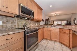 137 Lynch Circ, House attached with 3 bedrooms, 3 bathrooms and 1 parking in Guelph ON | Image 5