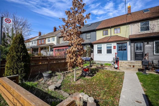 257 Sixth St W, House attached with 3 bedrooms, 2 bathrooms and 3 parking in Toronto ON | Image 1