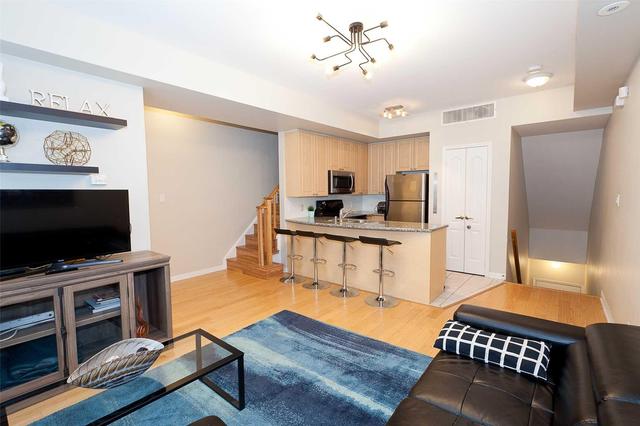11 - 98 Carr St, Townhouse with 2 bedrooms, 2 bathrooms and 1 parking in Toronto ON | Image 4