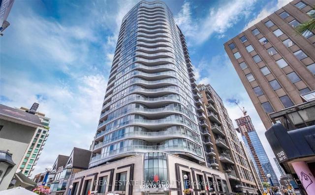 404 - 88 Cumberland St, Condo with 2 bedrooms, 2 bathrooms and 1 parking in Toronto ON | Image 1