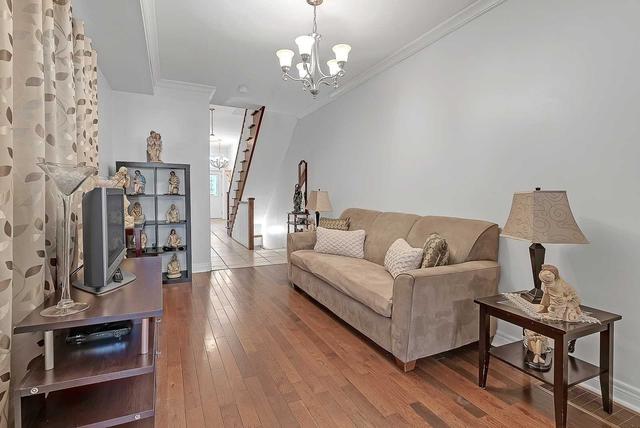 240 Lisgar St, House attached with 5 bedrooms, 3 bathrooms and 1 parking in Toronto ON | Image 27