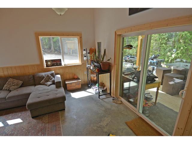8907 Martens Road, House detached with 3 bedrooms, 2 bathrooms and null parking in Central Kootenay H BC | Image 44
