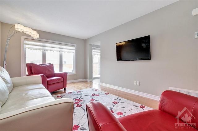 21 Fallengale Crescent, Townhouse with 3 bedrooms, 3 bathrooms and 3 parking in Ottawa ON | Image 6