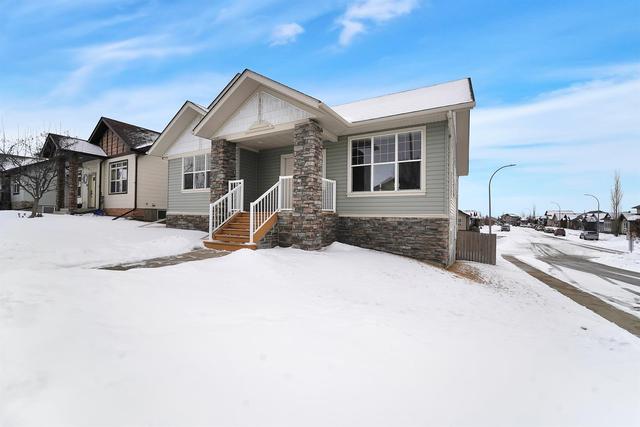 102 Inglewood Drive, House detached with 4 bedrooms, 3 bathrooms and 4 parking in Red Deer AB | Image 2