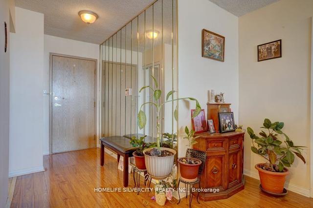 1617 - 88 Corporate Dr, Condo with 2 bedrooms, 2 bathrooms and 2 parking in Toronto ON | Image 3