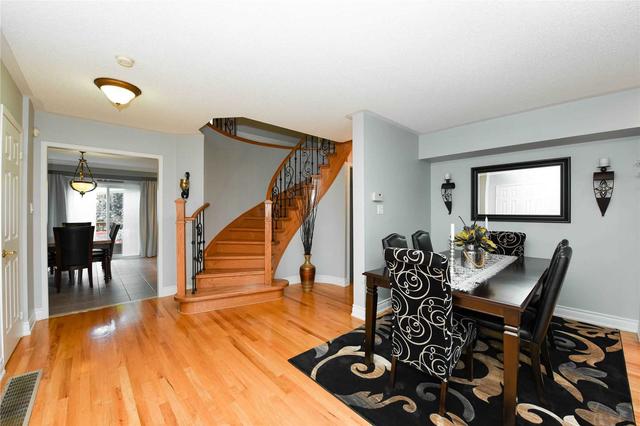 19 Cedarvalley Blvd, House attached with 4 bedrooms, 3 bathrooms and 4 parking in Brampton ON | Image 6