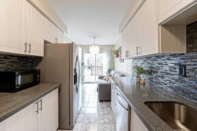 806 Ashprior Ave, House attached with 3 bedrooms, 4 bathrooms and 3 parking in Mississauga ON | Image 5