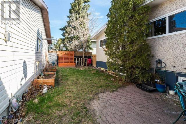 1030 8 Street S, House detached with 4 bedrooms, 1 bathrooms and 5 parking in Lethbridge AB | Image 33