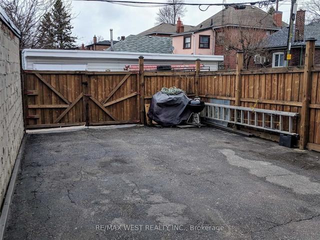 566 Rogers Rd, House semidetached with 6 bedrooms, 7 bathrooms and 2 parking in Toronto ON | Image 16