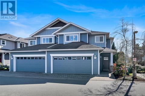 17 1880 Laval Ave, Saanich, BC, V8N0A5 | Card Image