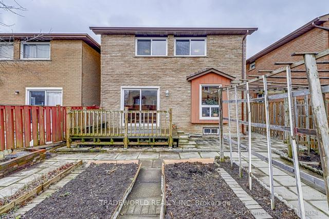 3 Upton Cres, House attached with 3 bedrooms, 4 bathrooms and 6 parking in Markham ON | Image 18
