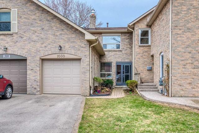 1030 Runnymead Cres, House attached with 3 bedrooms, 3 bathrooms and 2 parking in Oakville ON | Image 12
